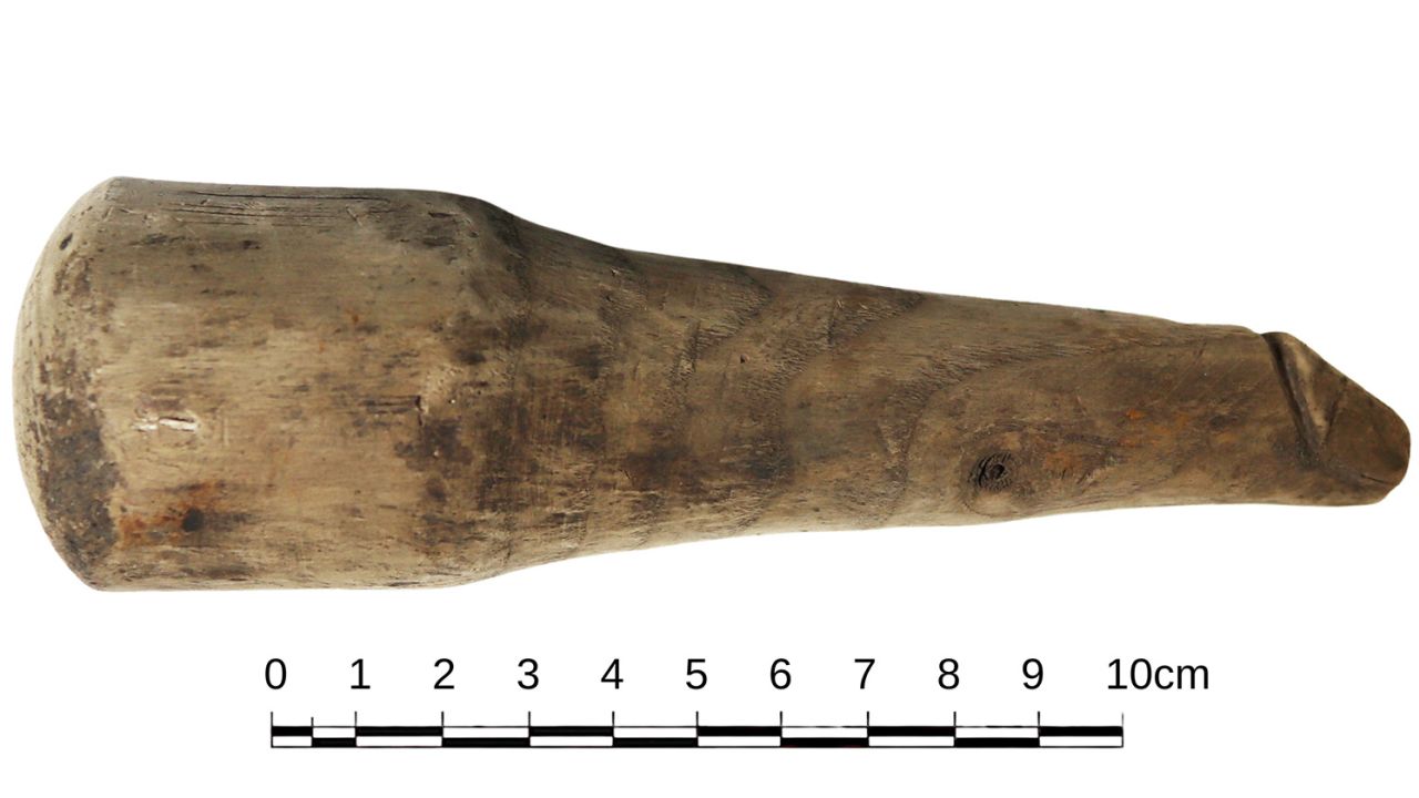 230220084128-02-roman-wooden-phallus.jpg
